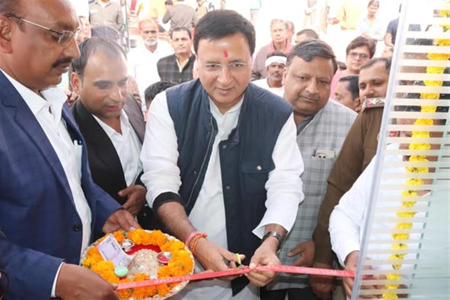 रणदीप सिंह सुरजेवाला ने किया डॉ. अमनदीप मोठसरे पेट्रोलियम का भव्य उद्घाटन
