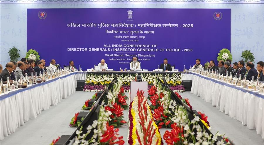  प्रधानमंत्री ने पुलिस नेतृत्व से विकसित भारत के राष्ट्रीय दृष्टिकोण के अनुरूप पुलिस व्यवस्था को आधुनिक बनाने और इसमें सुधार करने का आग्रह किया