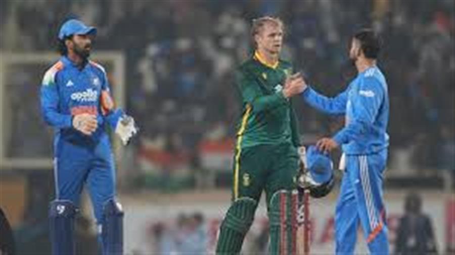 Ranchi  में खेले गए पहले वनडे में 17 रन से हराकर 3 तीन मैचों की सीरीज में 1-0 की बढ़त बना ली
