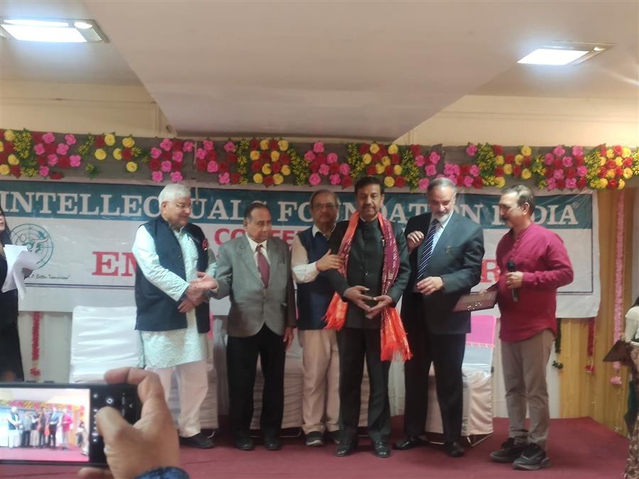 इंटेलेक्चुअल फाउंडेशन ऑफ इंडिया द्वारा प्रोफेसर डा प्रमोद शर्मा को इंटेलेक्चुअल रत्न सम्मान 2025 से अलंकृत किया गया