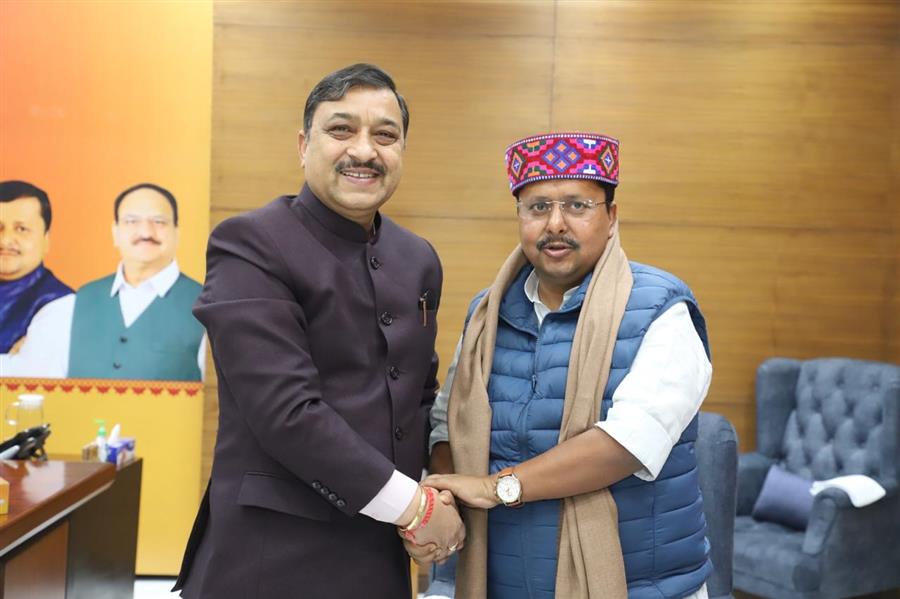 भाजपा सांसद सुरेश कश्यप ने नवनियुक्त कार्यकारी अध्यक्ष नितिन नबीन से भेंट कर दी बधाई