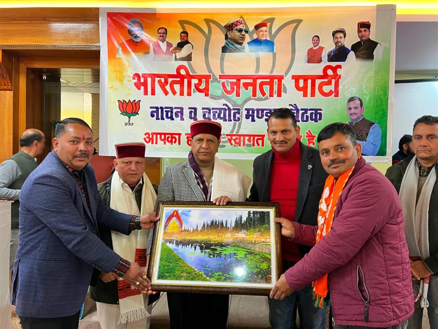 सुंदरनगर के नाचन मंडल में संगठनात्मक बैठक, डॉ. राजीव बिंदल ने संगठन विस्तार व मजबूती पर दिया जोर