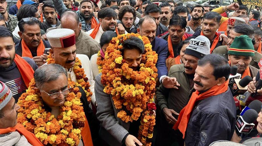 अनुराग ठाकुर ने पाईसा चौक पर पुल के निर्माण के लिये पाईसा के लोगों को भरोसा दिया