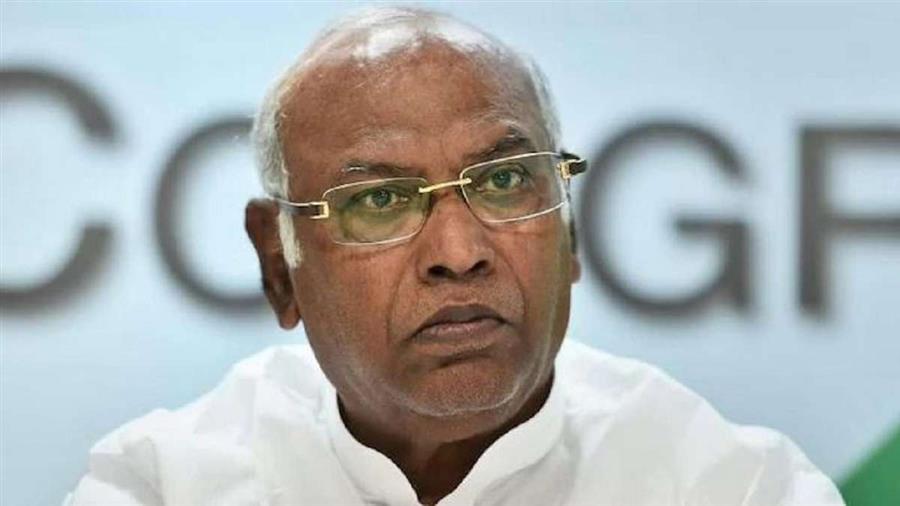 LIC-SBI निवेशक गंवा रहे करोड़ों रुपये, JPC गठन कर मामले की हो जांच--मल्लिकार्जुन खड़गे