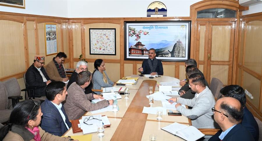 मुख्यमंत्री ने स्वास्थ्य सेवाओं के सुदृढ़ीकरण और अधोसंरचना निर्माण के दिए निर्देश