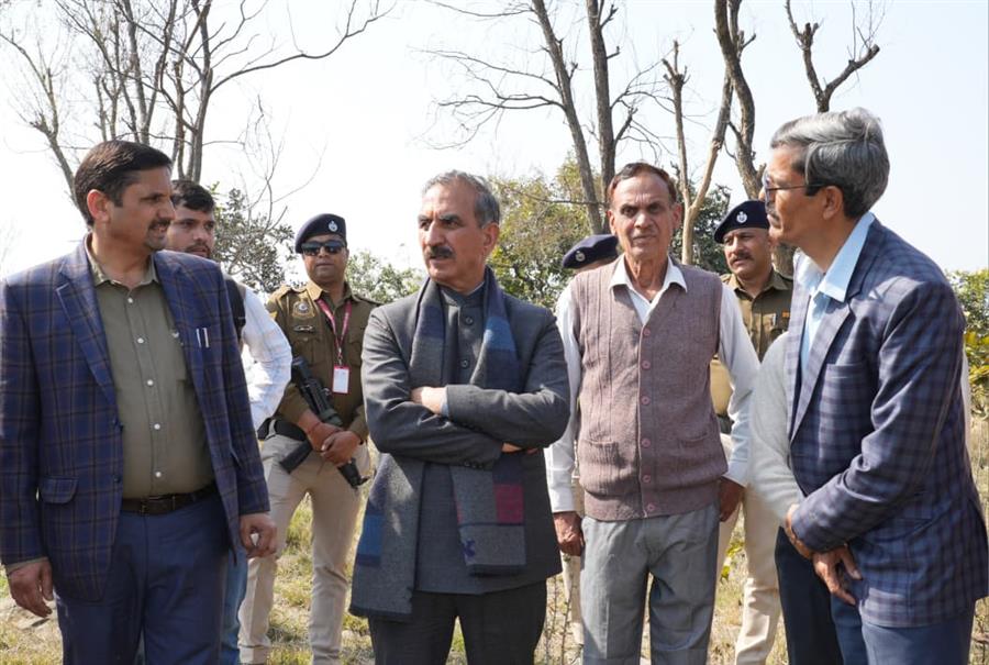मुख्यमंत्री ने किया निर्माणाधीन जसकोट हेलीपोर्ट और बस अड्डा हमीरपुर का निरीक्षण