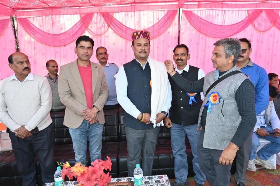 यादविंद्र गोमा ने लोअर खैरा में दो दिवसीय वॉलीबॉल टूर्नामेंट के विजेताओं को किया पुरस्कृत