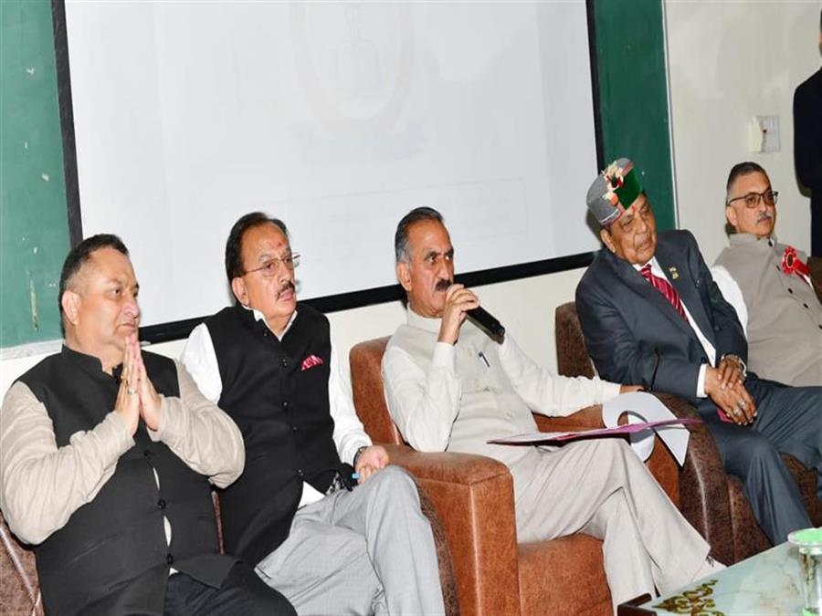नाहन मेडिकल कॉलेज पहुंचे मुख्यमंत्री सुक्खू, डॉक्टरों से की सीधी बातचीत