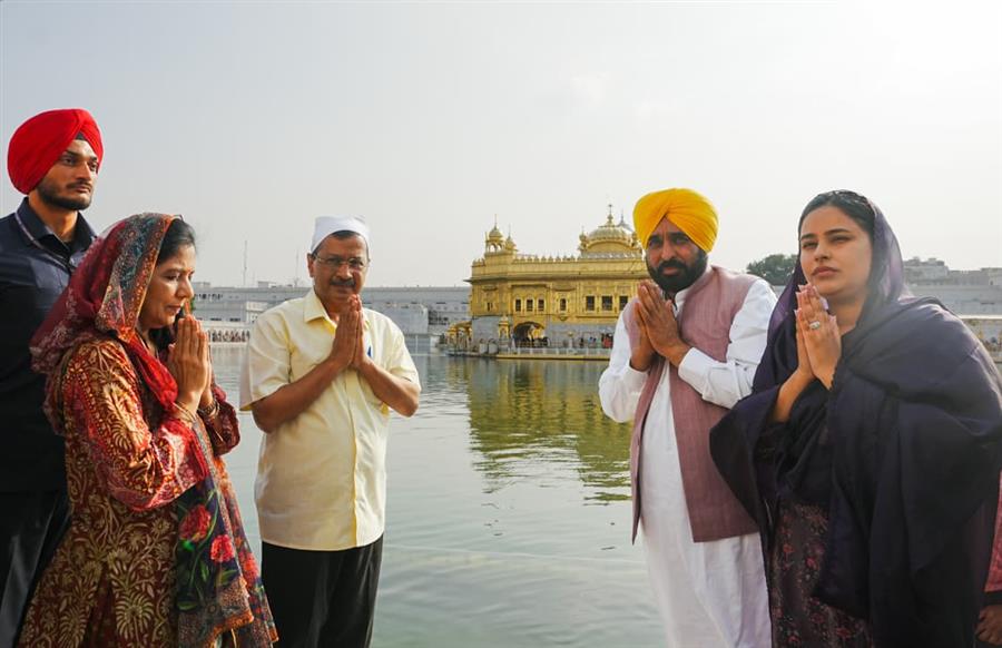 सचखंड श्री हरिमंदिर साहिब में नतमस्तक हुए पंजाब के मुख्यमंत्री