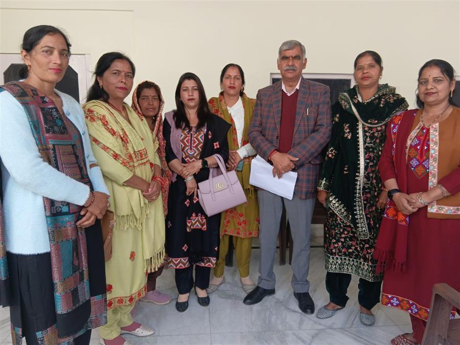 ज्वालामुखी में आशा कार्यकर्ताओं ने विधायक Sanjay Rattan को सौंपा मांग पत्र