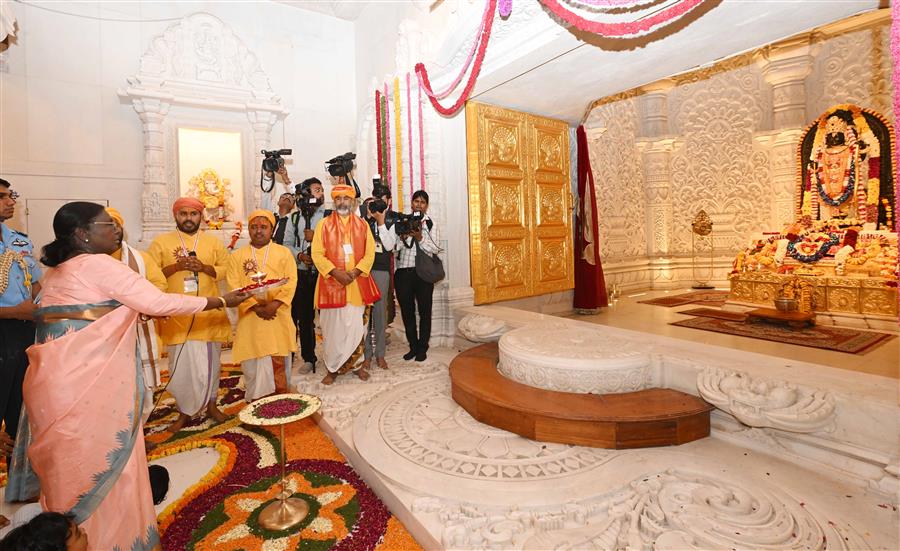 राष्ट्रपति ने अयोध्या में श्री राम जन्मभूमि मंदिर जाकर रामलला के दर्शन किये