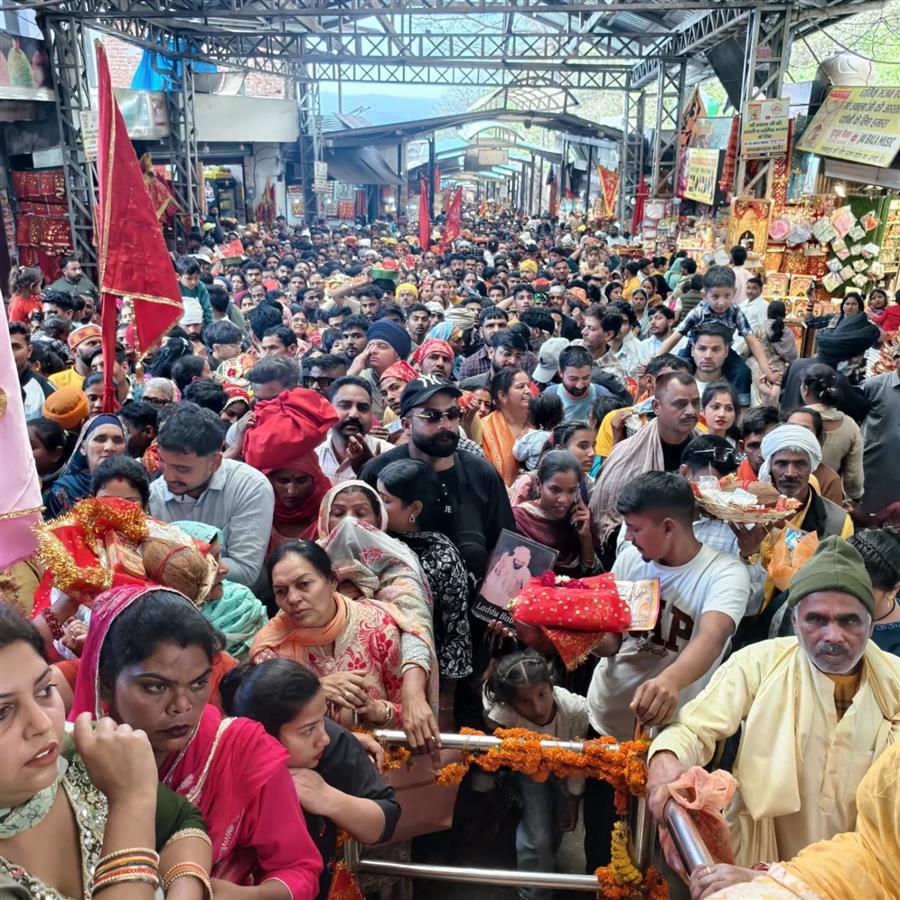 दुर्गाष्टमी पर ज्वालामुखी में उमड़ा आस्था का सैलाब, हजारों श्रद्धालु हुए नतमस्तक