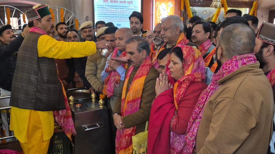 हनुमान जयंती पर CM सुक्खू ने जाखू मंदिर में टेका माथा, प्रदेश की सुख-समृद्धि के लिए की प्रार्थना
