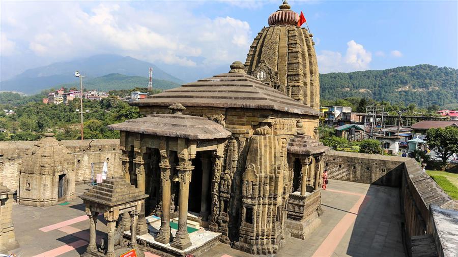महाशिवरात्रि पर बम बम भोले के उद्घोष से गुंजायमान होती है बैजनाथ घाटी