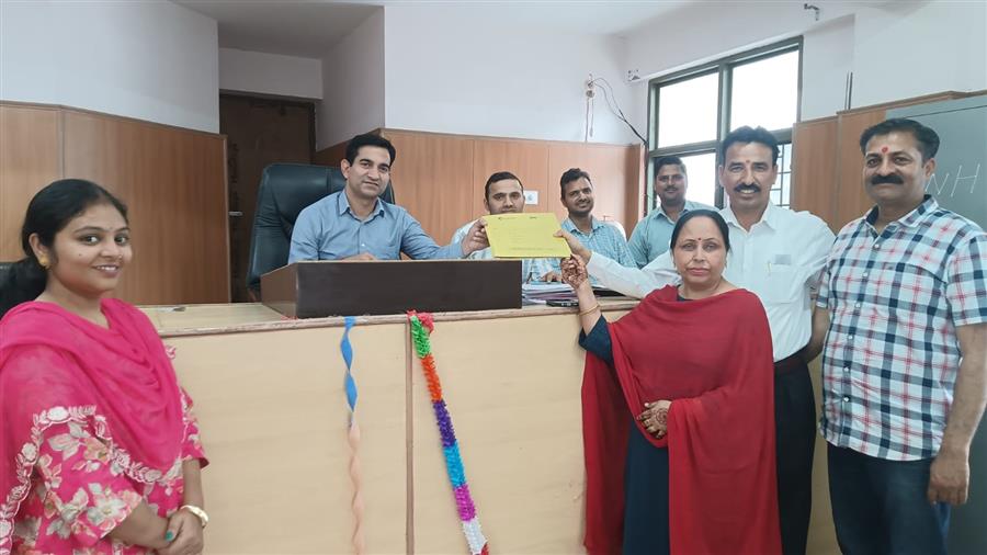 ज्वालामुखी नगर परिषद चुनाव: वार्ड नंबर 3 से कांग्रेस प्रत्याशी  सुदर्शना शर्मा मैदान में , वार्ड नंबर तीन से भरा नामांकन