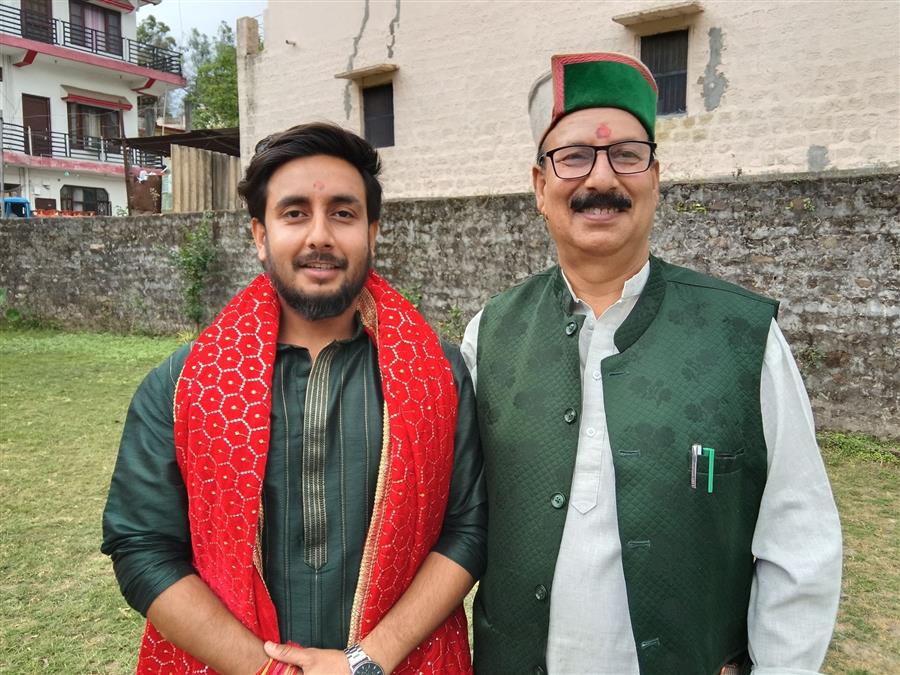 पूर्व नगर परिषद अध्यक्ष के पुत्र सोमेश कौशिक निर्विरोध बने पार्षद, सबसे युवा सदस्य बनने का रिकॉर्ड