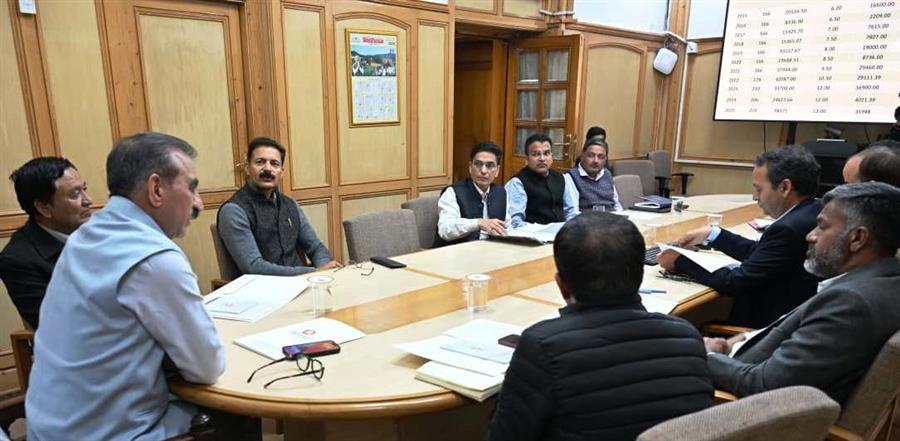 मुख्यमंत्री ने एचपीएमसी को सेब खरीद के लिए समुचित व्यवस्था करने के दिए निर्देश