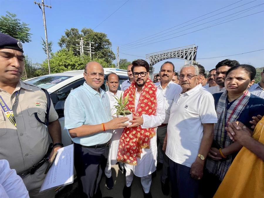 चार साल बाद पटरी पर लौटी पठानकोट–जोगिंदरनगर रेल, कांगड़ा में अनुराग ठाकुर ने दिखाई हरी झंडी
