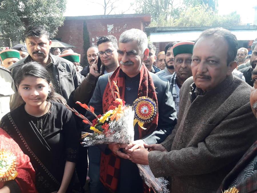 जिस स्कूल ने तीन विधायक दिये , वह स्कूल आज भी बदहाल-- संजय रतन