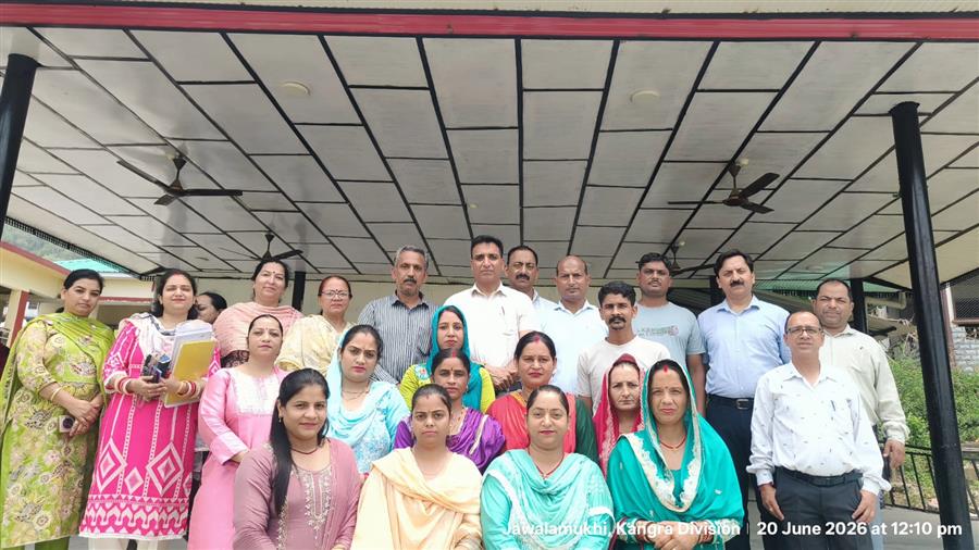 बाल स्कूल ज्वालामुखी में स्कूल प्रबंधन समिति की मीना कुमारी प्रधान और शालू बनी उपप्रधान