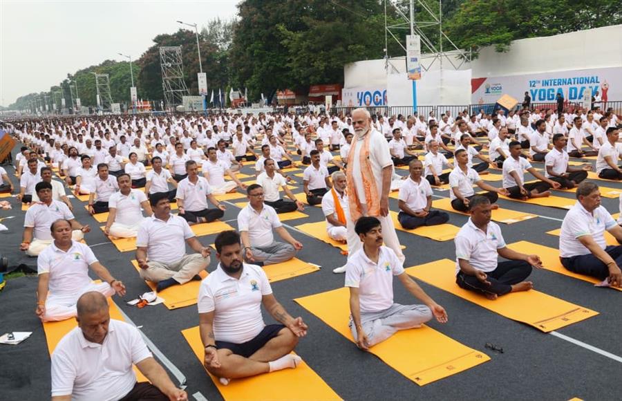 अंतर्राष्ट्रीय योग दिवस 2026: कोलकाता से प्रधानमंत्री मोदी का संदेश — “योग को जीवन का हिस्सा बनाएं”