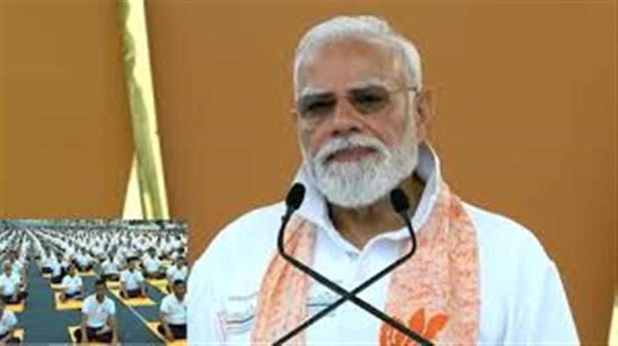 PM Modi Calls for Making Yoga a Way of Life at 12th International Day of Yoga Celebrations in Kolkata