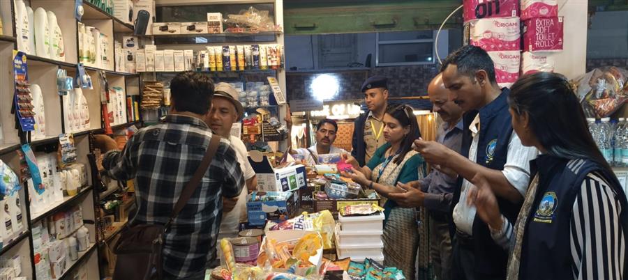 धर्मशाला में विशेष तंबाकू नियंत्रण प्रवर्तन अभियान के दूसरे चरण के दौरान 16 उल्लंघनकर्ताओं के चालान किए गए.
