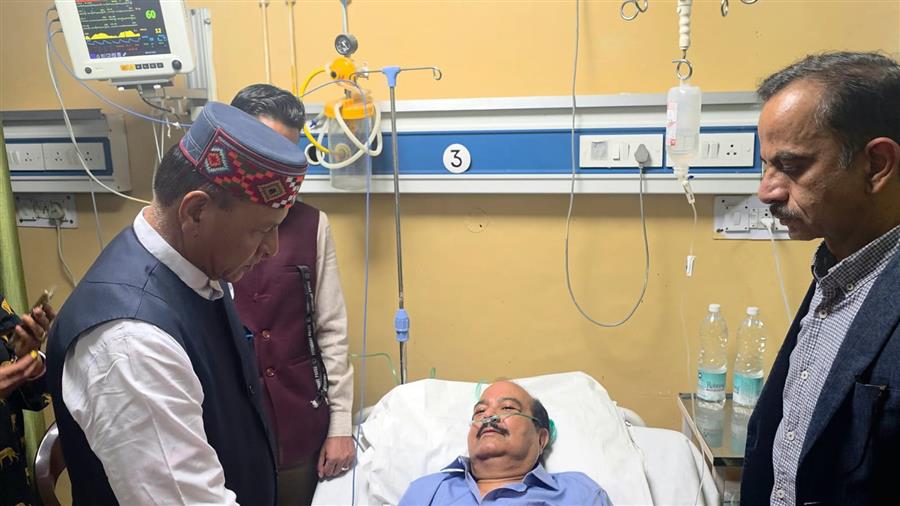 भाजपा नेताओं ने आईजीएमसी में हर्ष महाजन का कुशलक्षेम जाना, शीघ्र स्वास्थ्य लाभ की कामना की