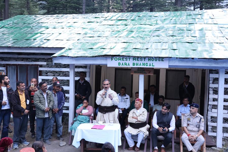 बड़ा भंगाल में मुख्यमंत्री बोले, राजनीति करने नहीं दुख-दर्द बांटने आया हूं