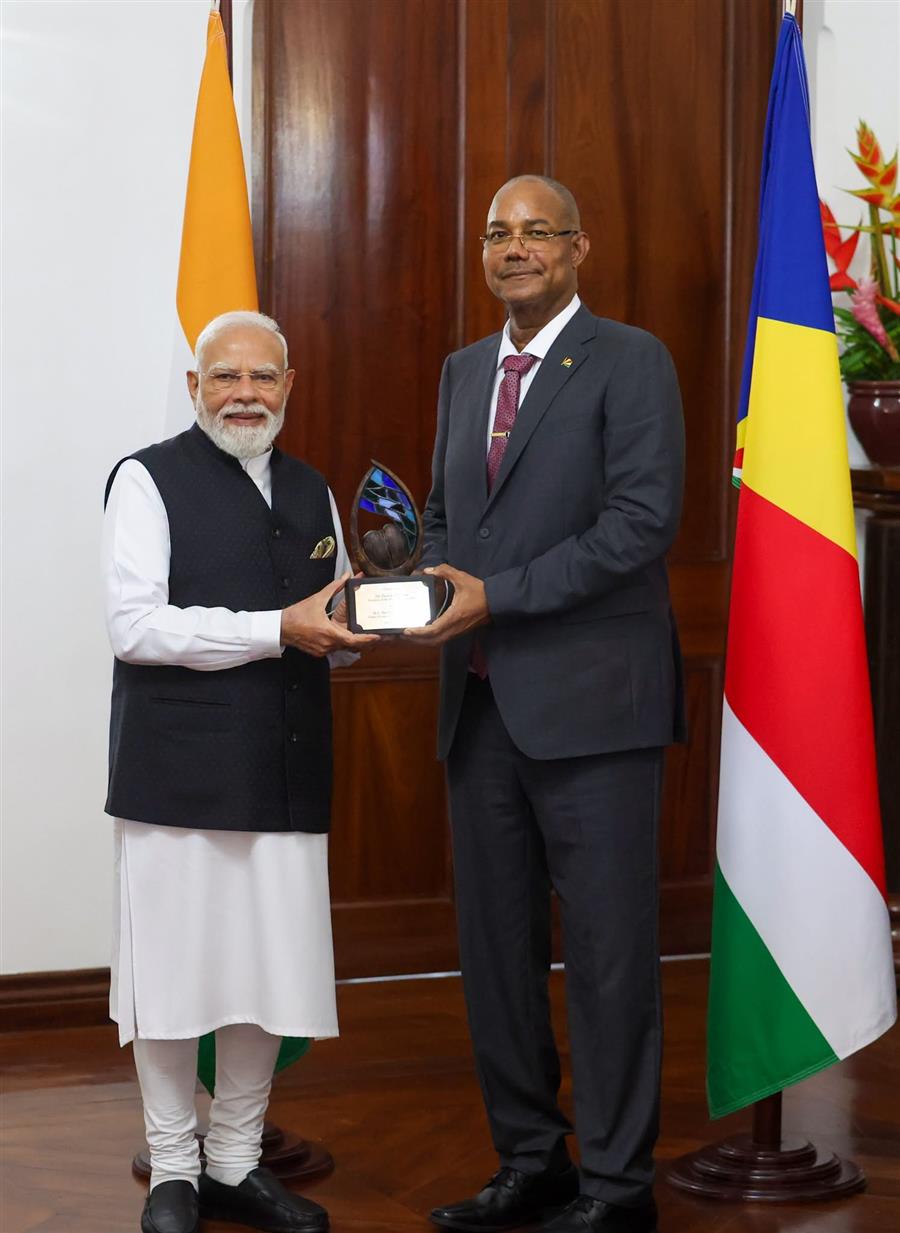 सेशेल्स ने प्रधानमंत्री नरेंद्र मोदी को ‘गार्डियन ऑफ द ब्लू होराइजन’ सम्मान से किया सम्मानित