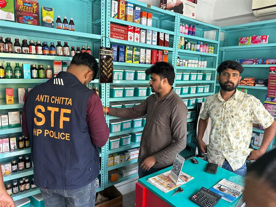 निरीक्षण मंे अनियमितताएं पाए जाने पर औषधि विक्रेताओं के विरुद्ध कानूनी कार्रवाई