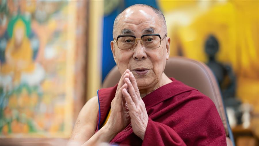 14वें दलाई लामा: करुणा, अहिंसा और विश्व शांति के प्रतीक