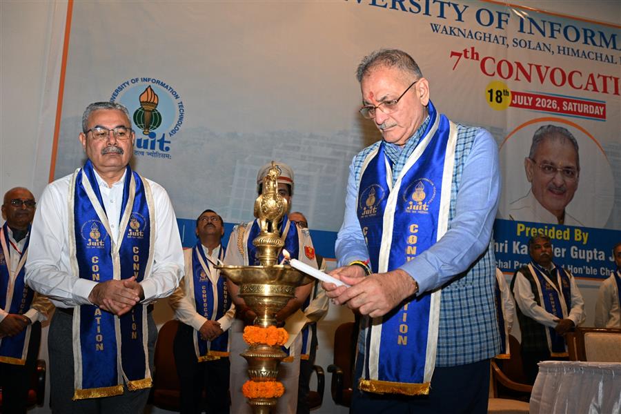 राज्यपाल ने जेयूआईटी के 7वें दीक्षांत समारोह में मेधावियों को स्वर्ण पदक प्रदान किए