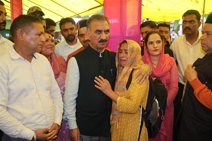 बोह क्षेत्र के बेघर परिवारों को गृह निर्माण और अन्य सामान के लिए 8.50 लाख की आर्थिक सहायता: मुख्यमंत्री