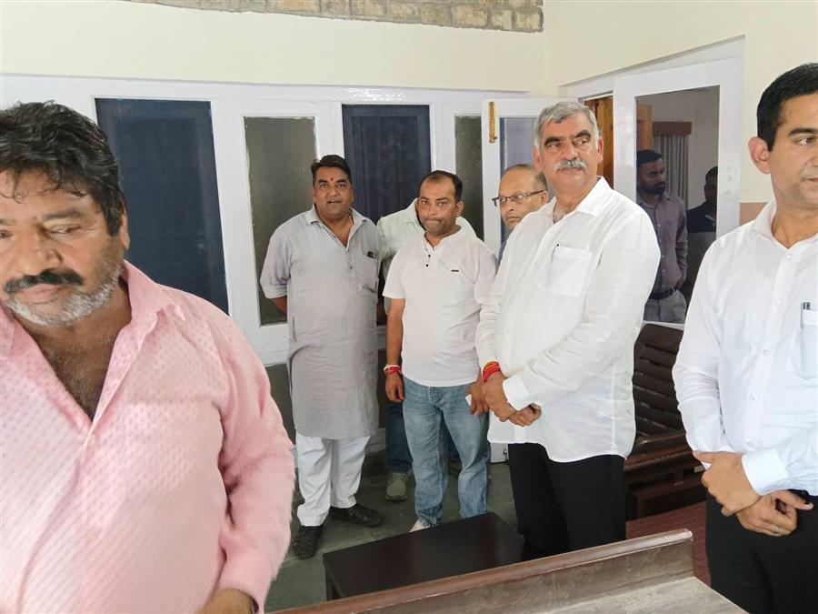 ज्वालामुखी में विधायक संजय रतन ने जरूरतमंदों को बांटे आर्थिक सहायता के चेक, विकास कार्यों को दी नई गति