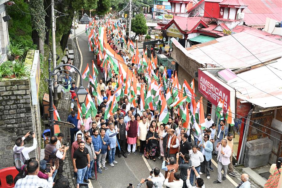 80वें स्वतंत्रता दिवस के उपलक्ष्य में भाजपा की प्रदेश स्तरीय तिरंगा यात्रा, जयराम ठाकुर और सांसद सुरेश कश्यप ने किया नेतृत्व