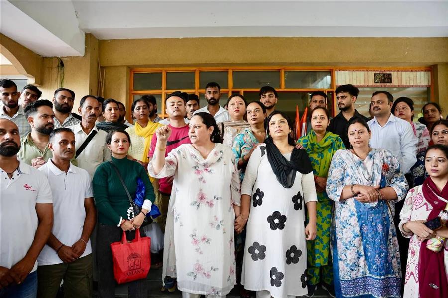 सुधीर शर्मा के समर्थन में सड़कों पर उतरा धर्मशाला, कार्यकर्ताओं और जनता ने कहा—राजनीतिक प्रतिशोध में दर्ज एफआईआर की निष्पक्ष जांच हो