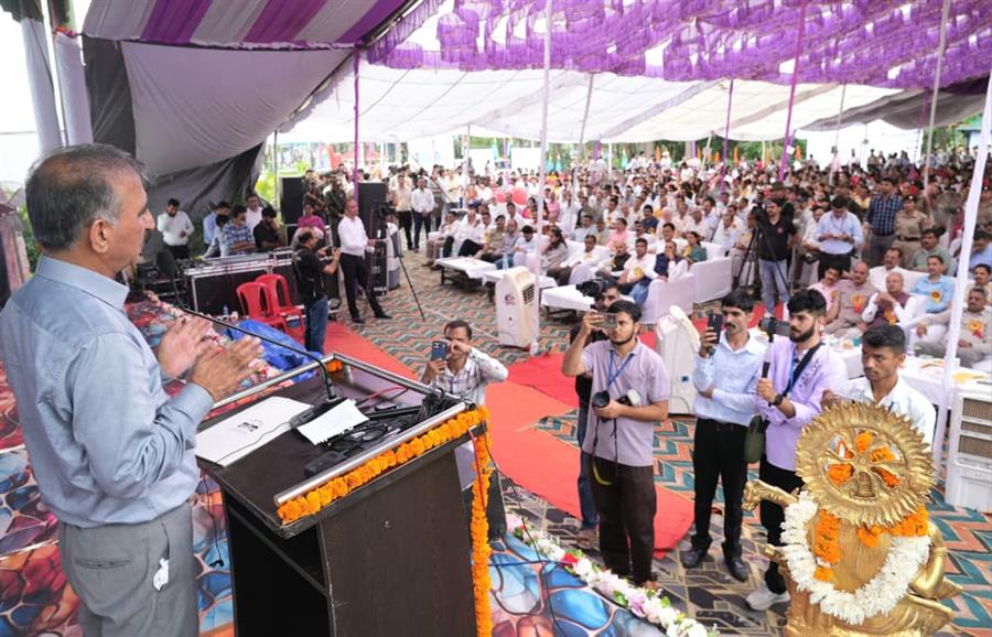 मुख्यमंत्री ने हमीरपुर में साईंस कॉलेज, एलाइड एवं स्वास्थ्य सेवा महाविद्यालय और एम्स स्तर के आयुर्वेदिक संस्थान की घोषणा की  