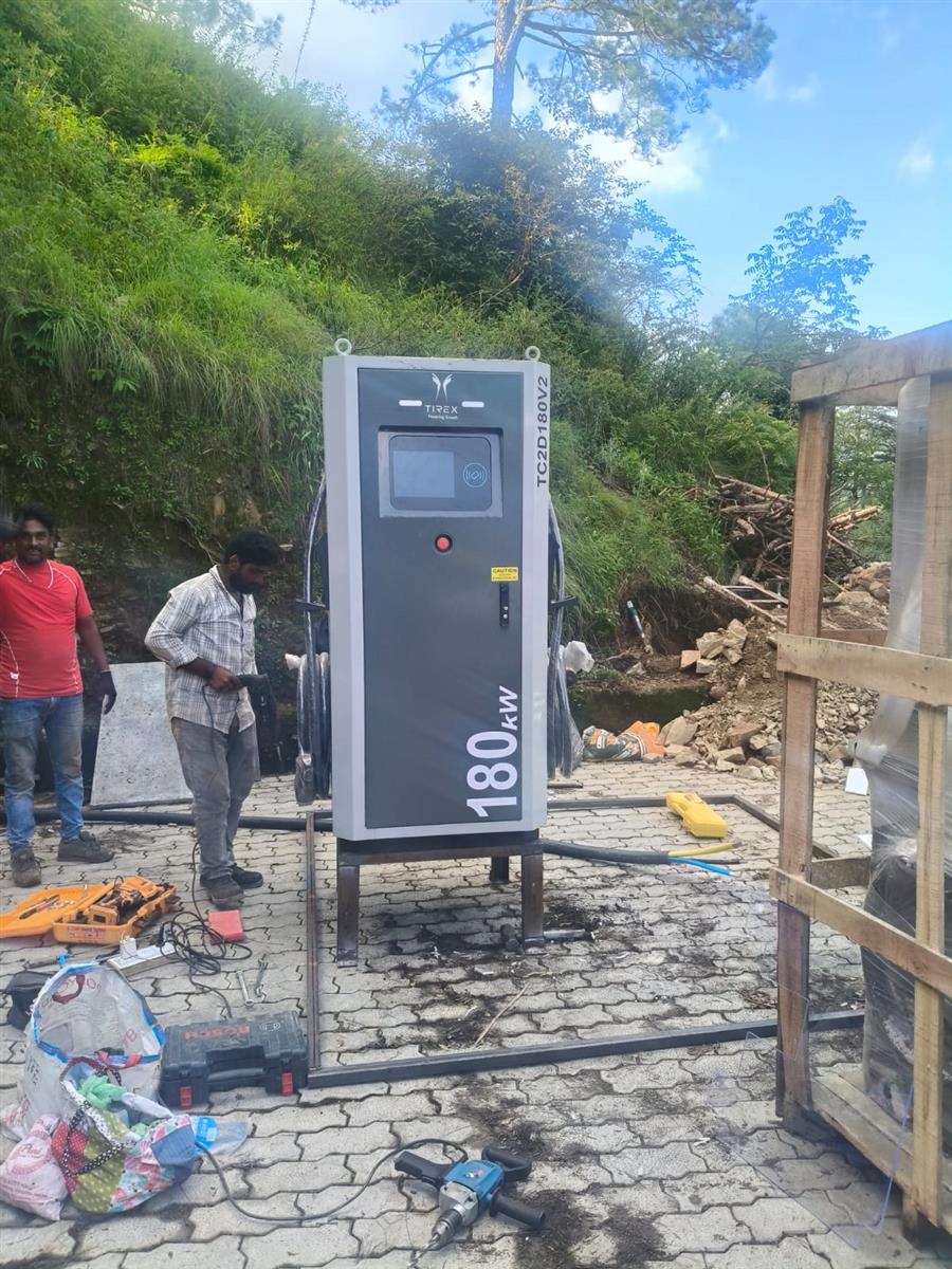 प्रदेश में मजबूत हो रहा इलेक्ट्रिक बसों का चार्जिंग स्टेशन नेटवर्क, 80 स्थानों पर स्थापित हो रहे चार्जिंग स्टेशनः मुकेश अग्निहोत्री