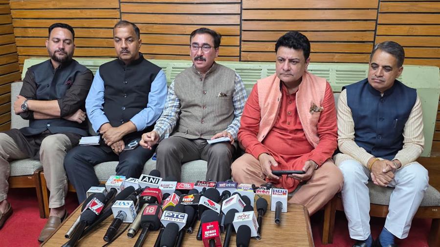 राष्ट्रगीत के अपमान का झूठा आरोप लगाकर मुख्यमंत्री ने सदन और प्रदेश की जनता को गुमराह किया, मांगे माफ़ी : विपिन परमार