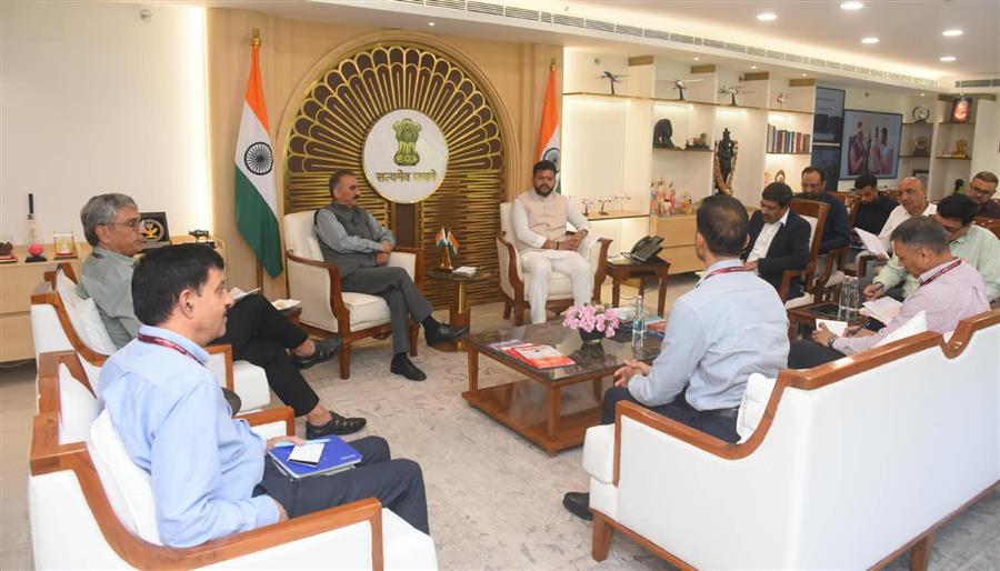 मुख्यमंत्री ने केंद्रीय नागर विमानन मंत्री से भेंट की