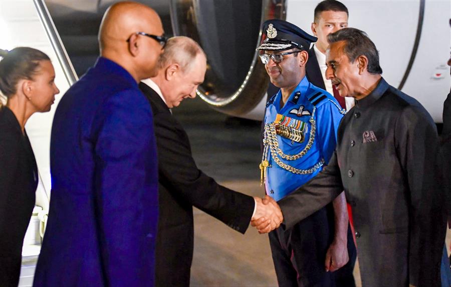 18वें BRICS शिखर सम्मेलन के लिए भारत पहुंचे रूसी राष्ट्रपति व्लादिमीर पुतिन