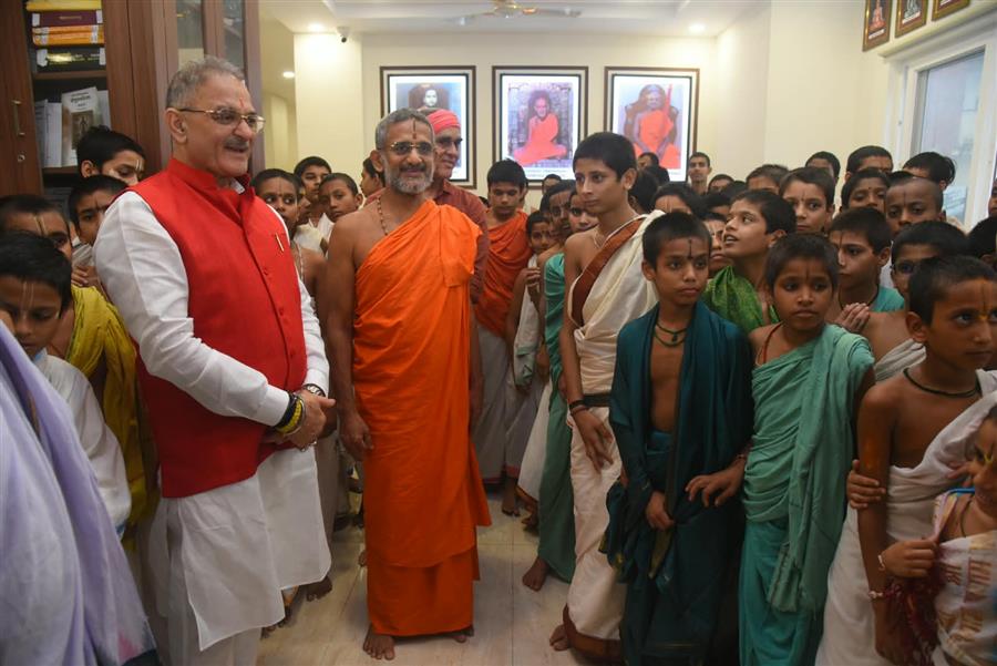 श्री पेजावर मठ भारत की आध्यात्मिक विरासत और पारंपरिक ज्ञान के संरक्षण में निभा रहा महत्वपूर्ण भूमिका: राज्यपाल