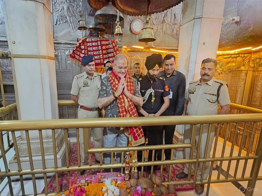राज्यपाल ने मां ज्वालामुखी मंदिर में माथा टेका