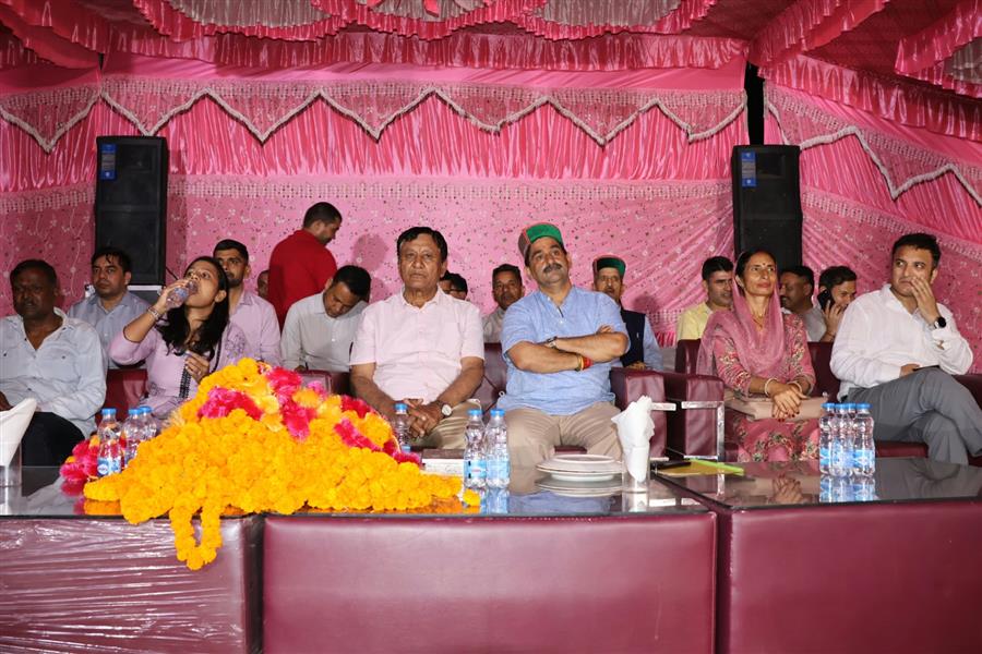 राजस्व एवं बागवानी जगत सिंह नेगी ने हारचक्कियां में किया सब-तहसील भवन का शिलान्यास