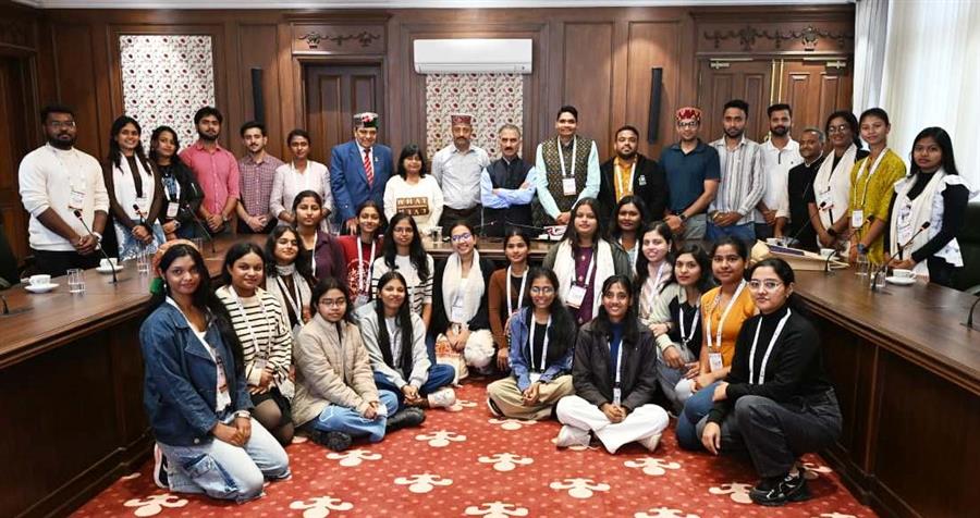 ओडिशा के 47 विद्यार्थियों ने मुख्यमंत्री से की भेंट