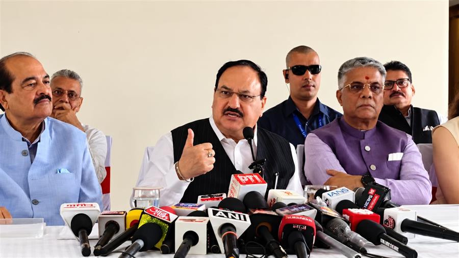 जेपी नड्डा ने हिमाचल के ₹55,103 करोड़ के हाईवे प्रोजेक्ट्स की समीक्षा