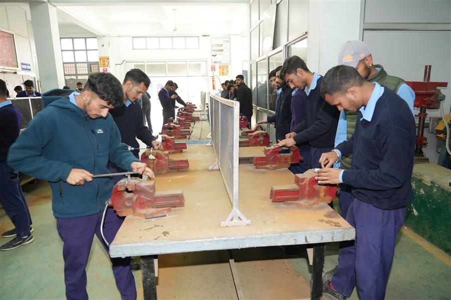 तकनीकी क्षेत्र में युवाओं के लिए खुल रहे समृद्धि के नए द्वार - डिजिटल आधारभूत संरचना को किया जा रहा सुदृढ़