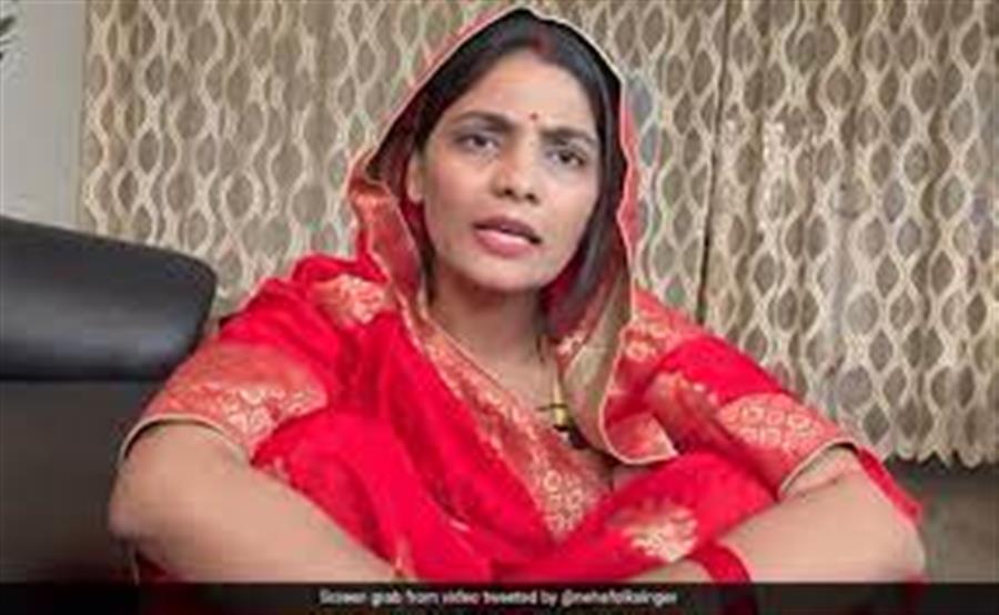 का बा गाने वाली लोक गायिका नेहा सिंह राठौर को नोटिस