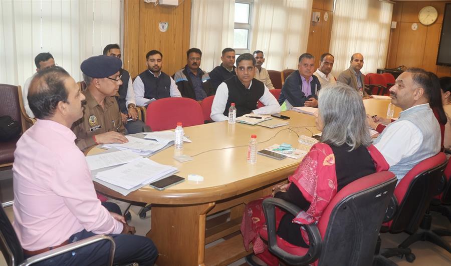 नशा तस्करों के विरुद्ध छापामारी अभियान तेज करने के निर्देश